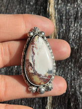 Load image into Gallery viewer, White Buffalo Swirly
